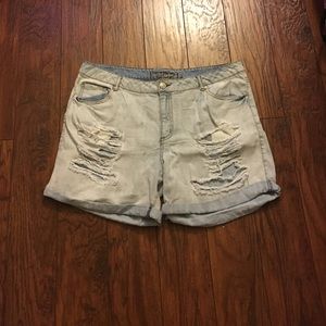 🔸Ripped Shorts🔸@tkrichardson hold